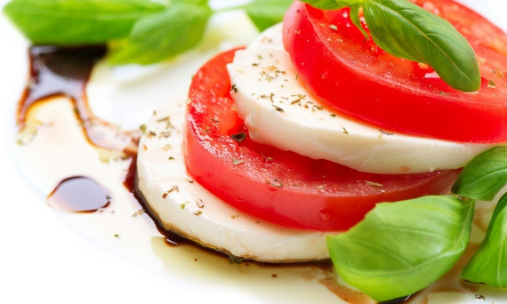 Sałatka caprese z polską nutą